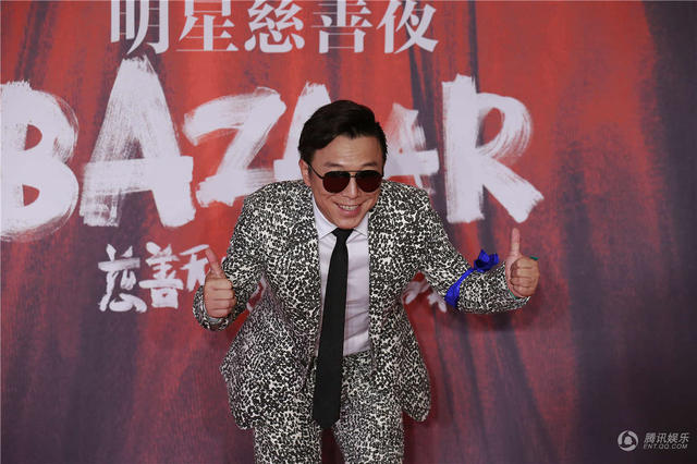 [视频]黄晓明Baby合体恩爱现身 教主贴心为女友理裙摆