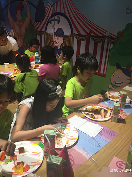 [视频]吴镇宇为费曼办7岁生日会 邀小伙伴同庆生