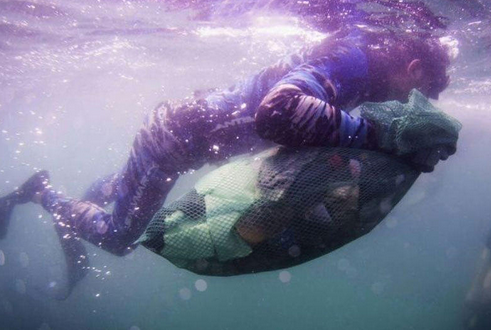 [视频]震撼！深圳大梅沙海底的惊人垃圾带