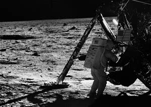 [视频]NASA公布8千多张登月照 回击登月计划阴谋论