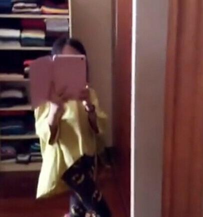 [视频]王菲小女儿李嫣迷上自拍 晒时尚搭配获赞