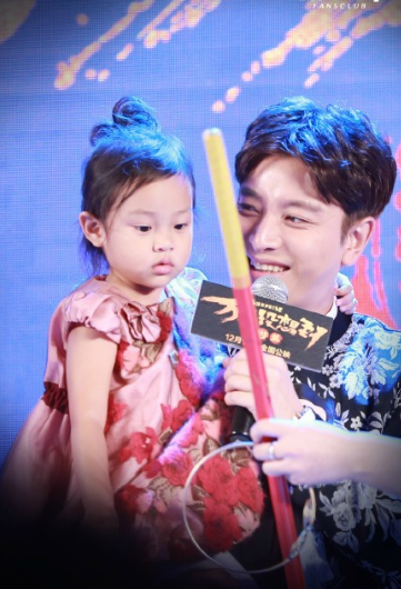 [视频]甜馨献唱《万万没想到》 化身孙悟空逗乐全场