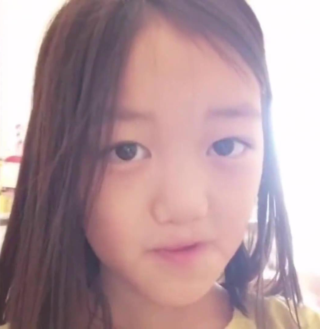 [视频]9岁李嫣变网红自称“李老师”：菲姐的时尚只有我能跟上