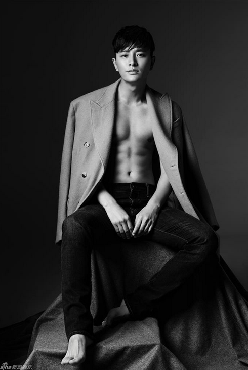 [视频]李小璐贾乃亮携手代言公益 为爱裸身出镜