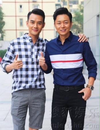 《琅琊榜》主创聚餐庆功 太子与靖王喝交杯