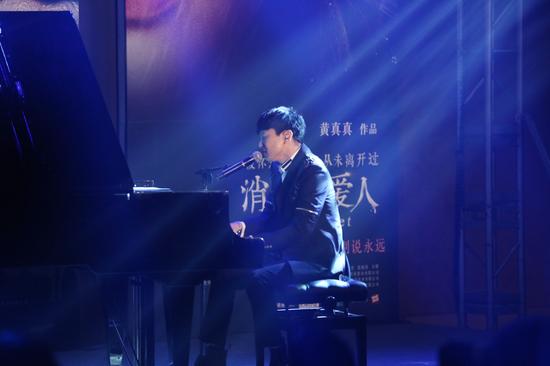 [视频]黎明首合作林俊杰：我们同床肯定没事发生