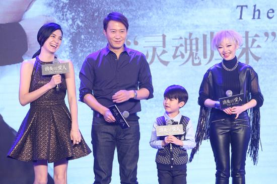 [视频]黎明首合作林俊杰：我们同床肯定没事发生