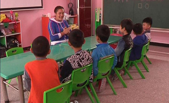 [视频]幼儿园男童被集体拍裸照传上网 老师称无恶意