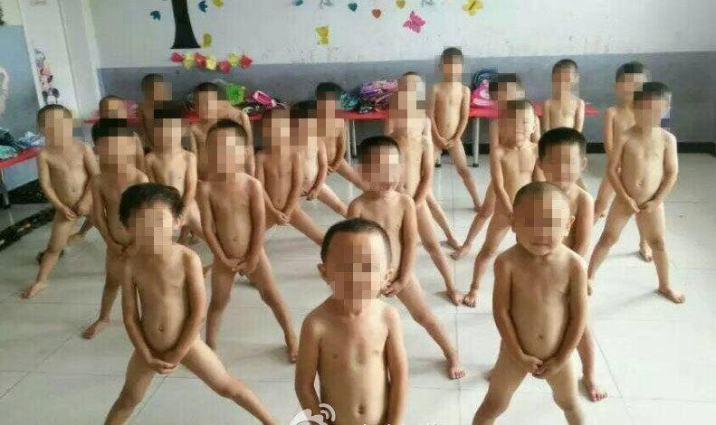 [视频]幼儿园男童被集体拍裸照传上网 老师称无恶意