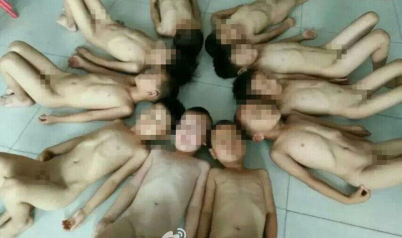 [视频]幼儿园男童被集体拍裸照传上网 老师称无恶意