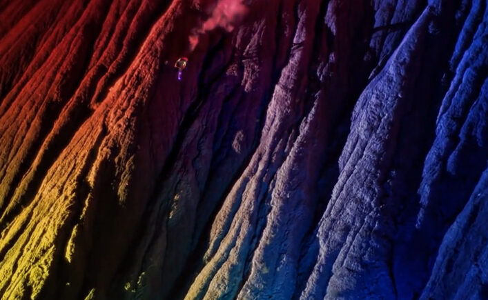 [视频]拒绝简单粗暴！开创夜骑新姿势，就是要和你玩的不一样