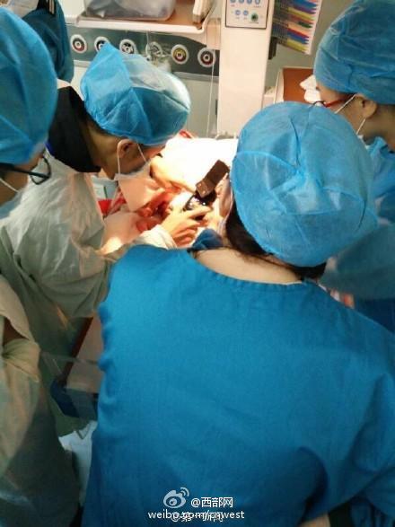 [视频]15岁女孩产子后用竹签将其刺伤 男婴已死亡 