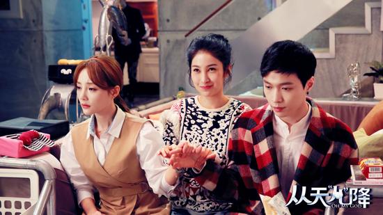 [视频]《从天儿降》发主题曲 张艺兴献喜脑歌 