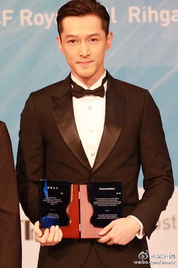 [视频]胡歌凭获亚洲特别贡献奖 全程英文演讲引尖叫