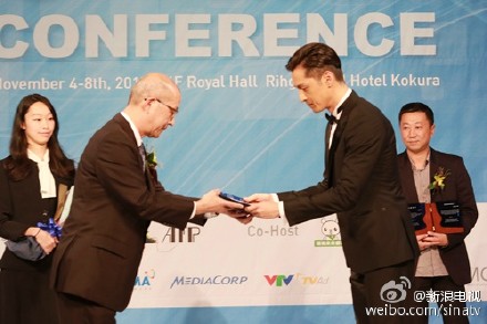 [视频]胡歌凭获亚洲特别贡献奖 全程英文演讲引尖叫