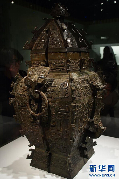 [视频]“身首分离”近一个世纪 皿方罍“合体”后亮相上博