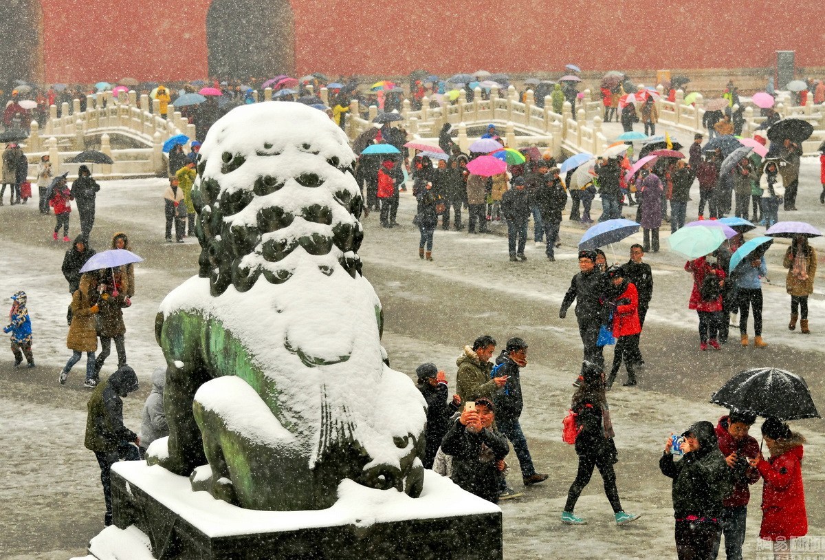 [视频]北京降雪如期而至 长城内外尽显冰雪情趣
