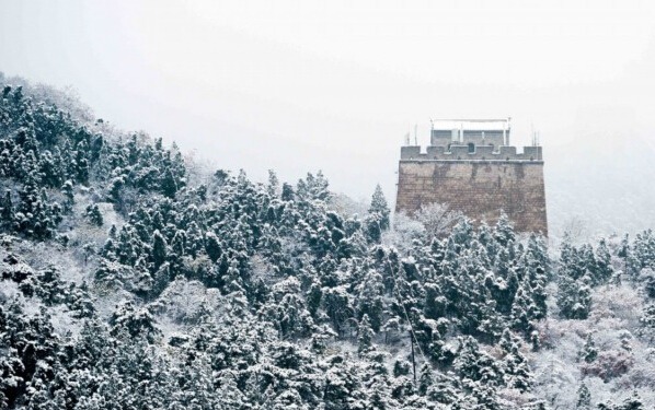 [视频]北京降雪如期而至 长城内外尽显冰雪情趣