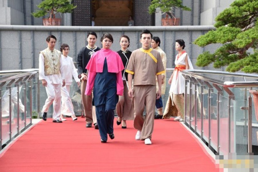 [视频]台湾办时尚寿服走秀 灵骨塔变T台