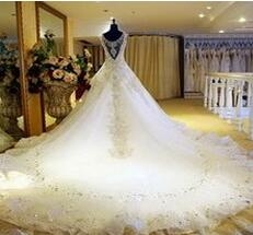 [视频]新娘为省钱网购婚纱 快递延迟没赶上婚礼