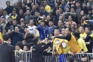 [视频]山西球迷骚乱遭篮协重罚17万 北京两人被禁赛