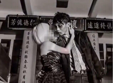 [视频]墓地拍新婚照 这样的“创意”少来