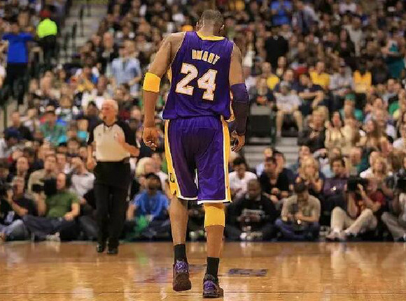 [视频]科比为何此时宣布退役？身心俱疲+激励队友