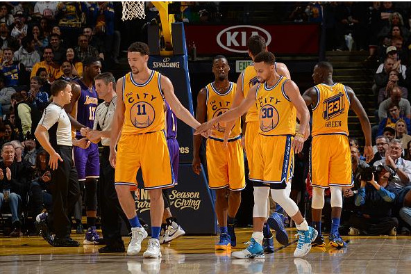 [视频]勇士20场连胜20个理由：防守强度大库里变态准