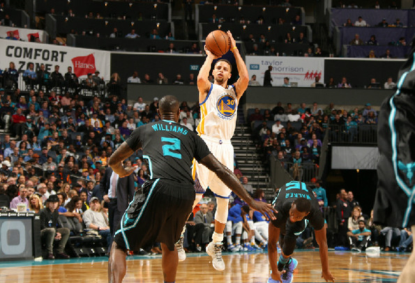 [视频]勇士20场连胜20个理由：防守强度大库里变态准