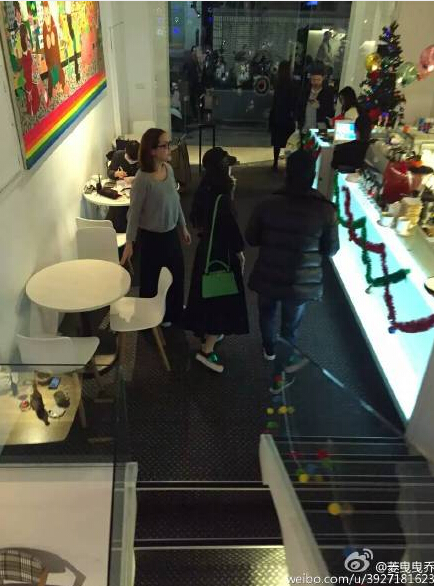 [视频]“晨冰”台北约会 范冰冰紧偎李晨显恩爱