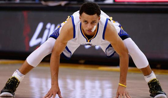 [视频]库里可超科比单场81分 萌神46投能砍100分？