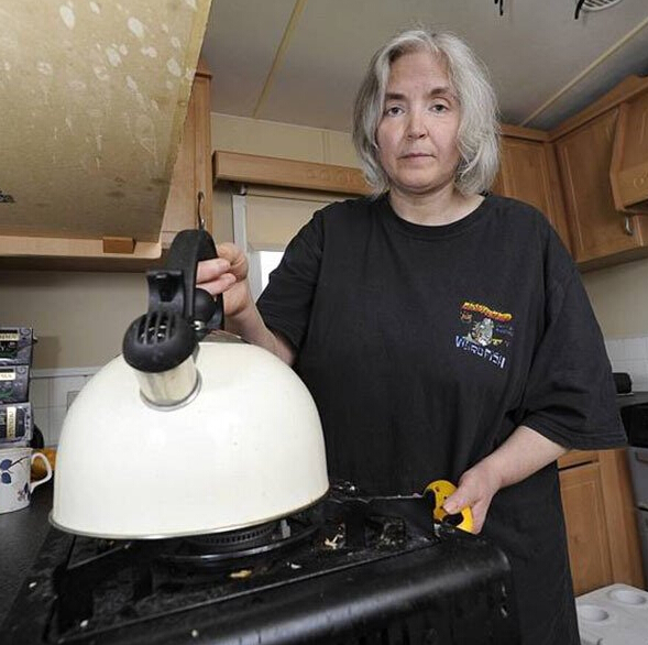 [视频]WiFi过敏 英国少女不堪痛苦轻生