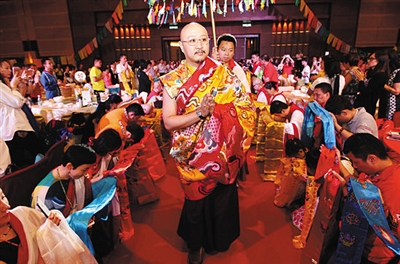 [视频]四川噶陀寺：白玛奥色在活佛书信上做手脚
