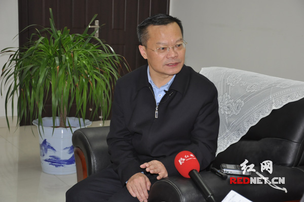 益阳市委书记胡忠雄接受红网时刻新闻记者专访。
