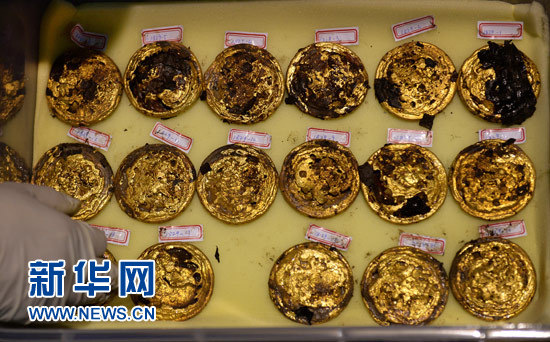 [视频]西汉海昏侯墓考古首现金板金饼 数量惊人