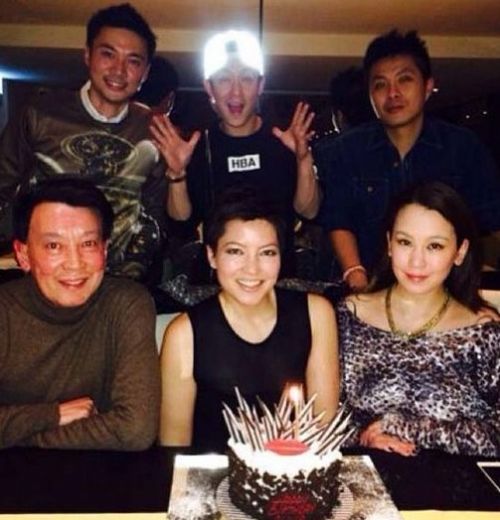 [视频]陈冠希一家高颜值 二姐性感照曝光超美艳