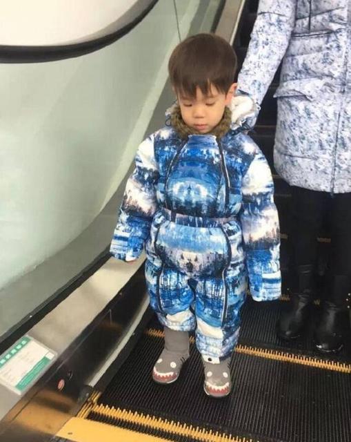 [视频]霍思燕晒爱子玩雪照 嗯哼大王包裹严实心情好