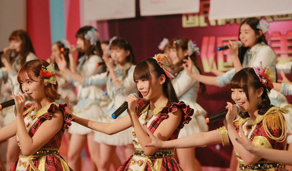 [视频]费玉清首次触电内地综艺 美少女混搭 嘿嘿 段子