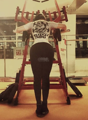 [视频]美女秀健身照走红 翘臀似卡戴珊