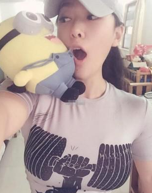 [视频]美女秀健身照走红 翘臀似卡戴珊