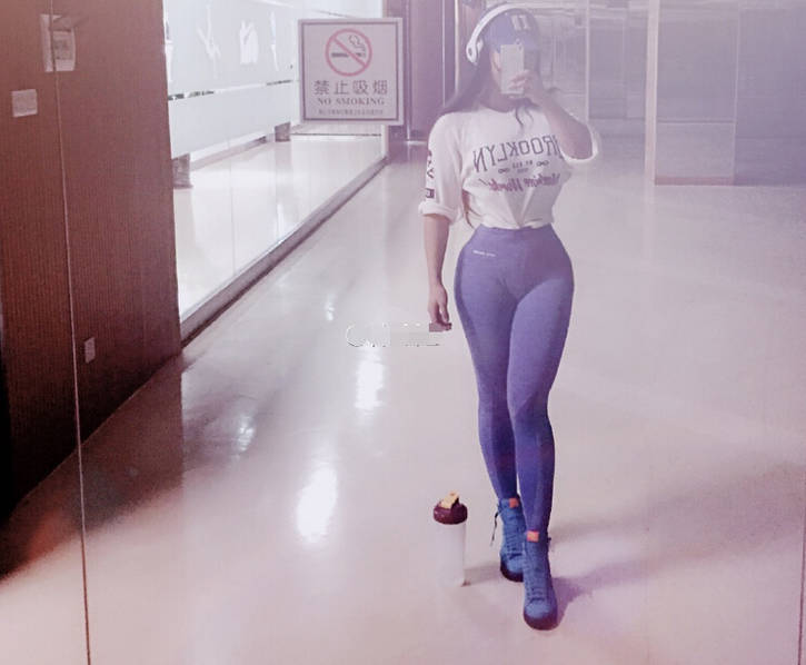 [视频]美女秀健身照走红 翘臀似卡戴珊