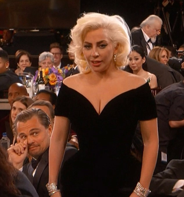 [视频]Gaga金球领奖被抢戏 小李子尴尬回应“翻白眼”