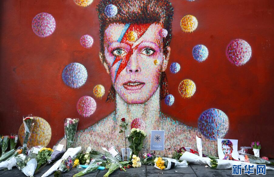 [视频]音乐巨星大卫鲍伊去世 全球乐迷缅怀摇滚传奇