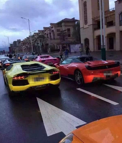 [视频]广东又现土豪婚礼：新娘脖子挂满金手镯