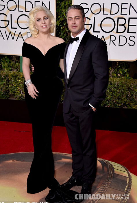 [视频]第73届金球奖红毯女星斗艳 男星拼帅