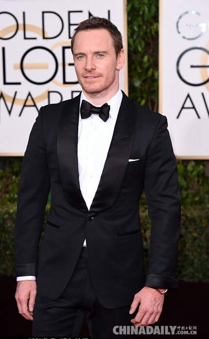 [视频]第73届金球奖红毯女星斗艳 男星拼帅