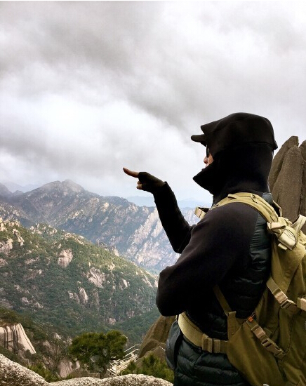 [视频]刘翔吴莎腊八节登山放闪 亲密合影大秀恩爱