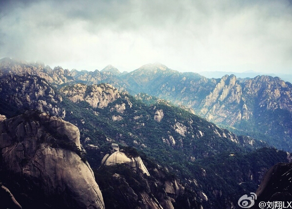 [视频]刘翔吴莎腊八节登山放闪 亲密合影大秀恩爱