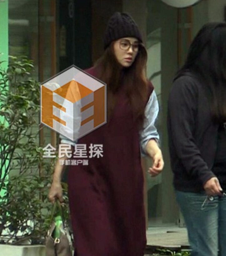 [视频]46岁伊能静分享心得 自然怀孕 曾跑步出血