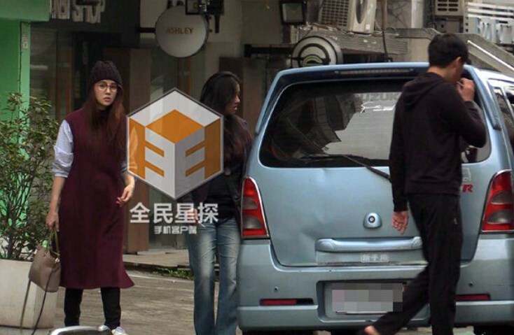 [视频]46岁伊能静分享心得 自然怀孕 曾跑步出血